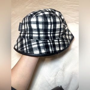 NWT Steve Madden Womens Reversible Bucket Hat One Size Black